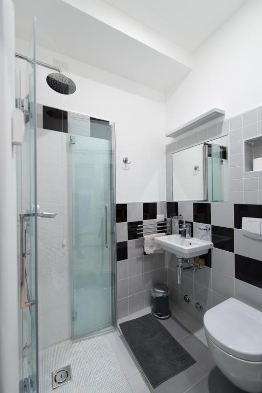 Standard Single Room Shower,363530572:JPEG